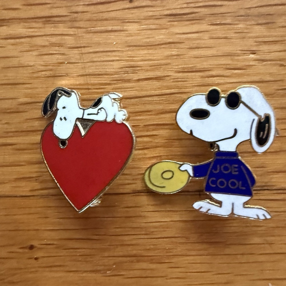 Vtg SNOOPY PIN SET Joe Cool Frisbee & Heart Metal Enamel Lapel Lot Peanuts 1980s